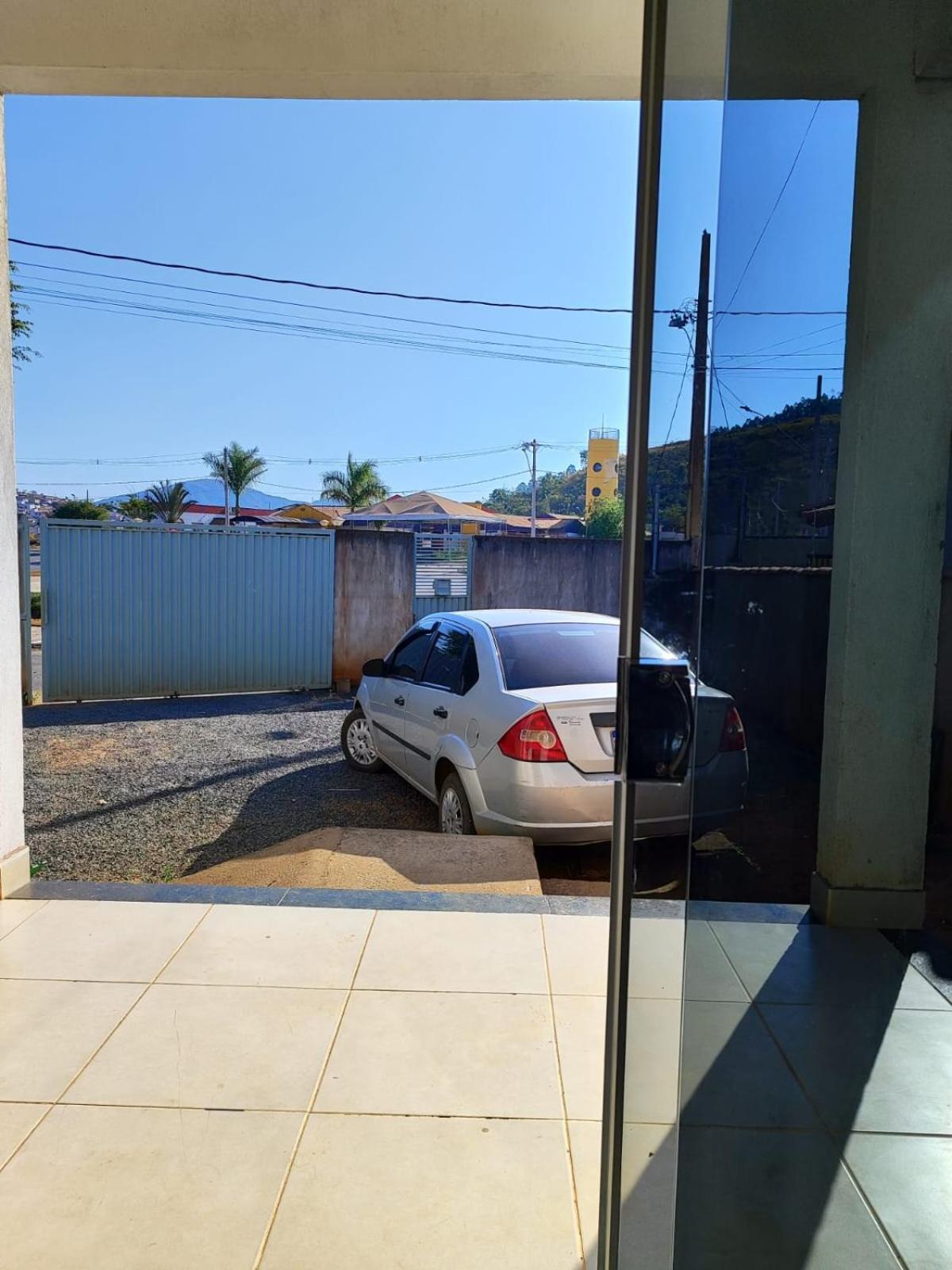 Casa Espacosa Em Frente A Pracinha Capitólio Eksteriør billede